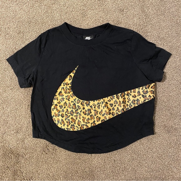 Nike Crop Top Size Medium Black Leopard Big Swoosh Round Hem - Picture 2 of 8
